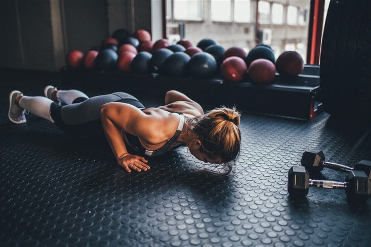 woman doing push ups